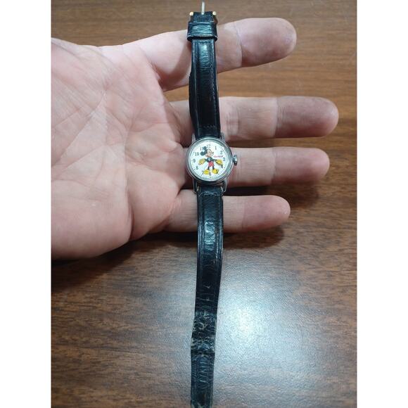 Vintage Ingersoll Mickey Mouse Watch Black Band Keeps Good Time - Picture 2 of 9